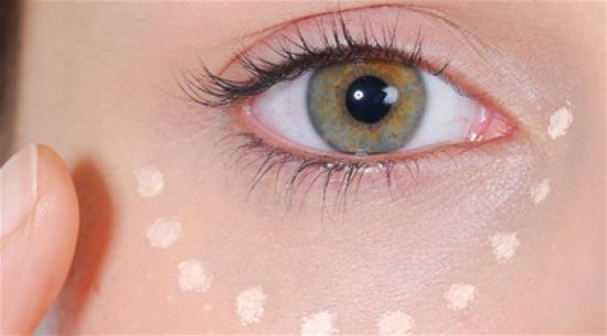 خطوات العناية بالبشرة الجافة والعنايه بمنطقة العين