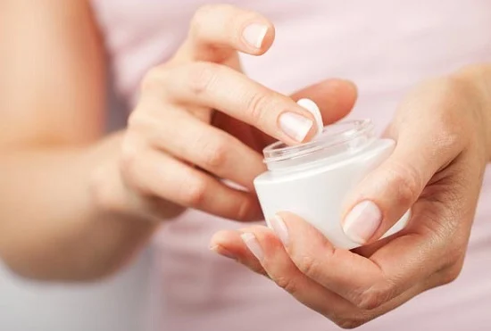 خطوات العناية بالبشرة الجافة والمحافظة عليها