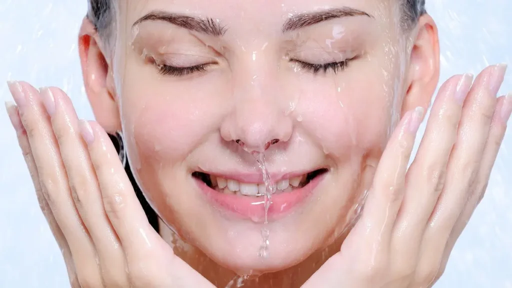 خطوات العناية بالبشرة الجافة وتنظيفها